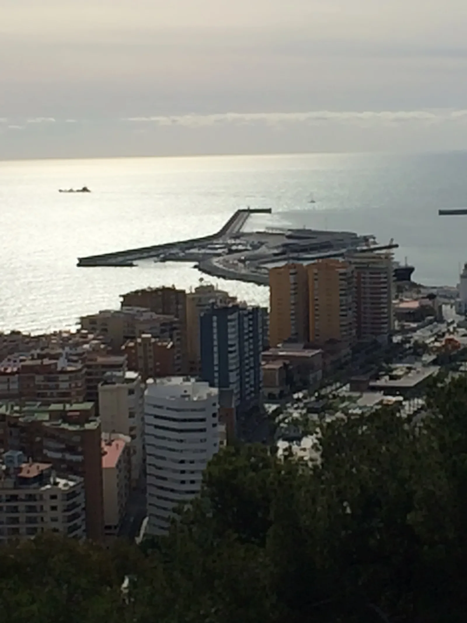 La Farola, el faro del puerto de Málaga